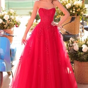 Chic Strapless Red Lace Dress